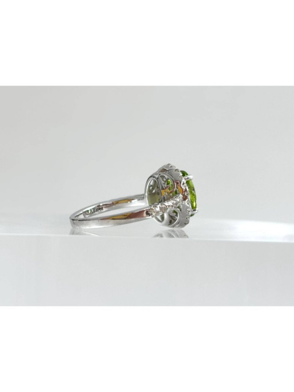 Peridot Gemstone Halo CZ Lined Sterling Silver 925 Vintage Ring - sz 7.25 - Picture 3 of 16
